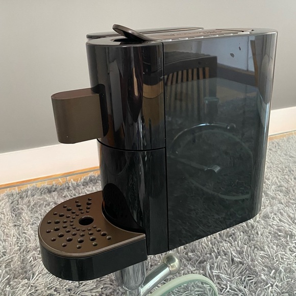 Black Starbucks Verismo coffee maker. - Picture 4 of 4